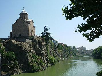 De kerk Meteki  en de rivier Mtkvari